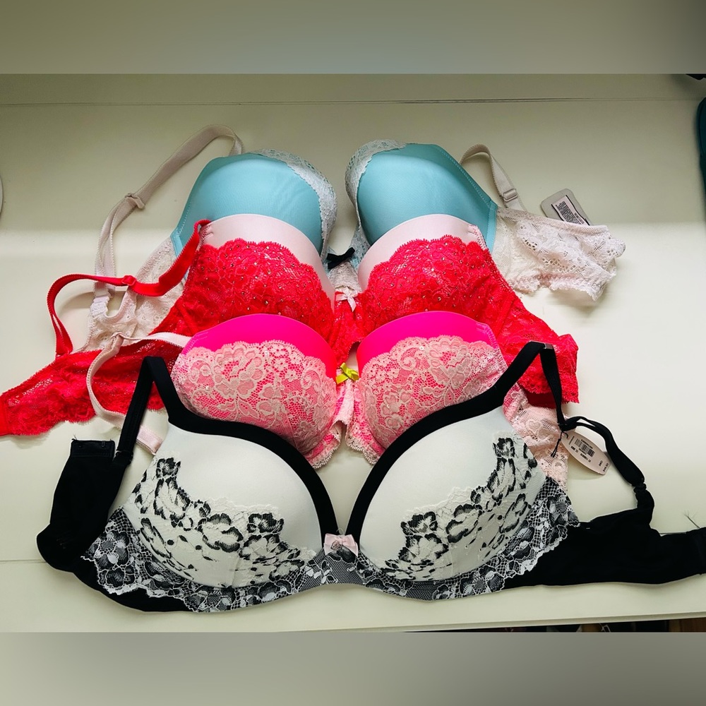 Victoria’s Secret Bras 36D (Four)